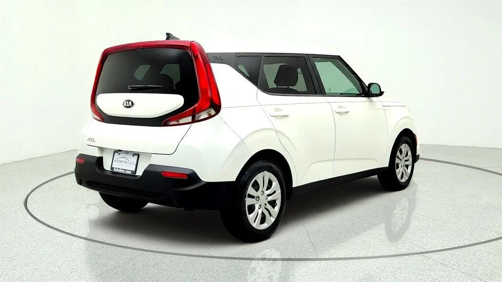 Used 2020 Snow White Pearl Kia LX IVT image 5