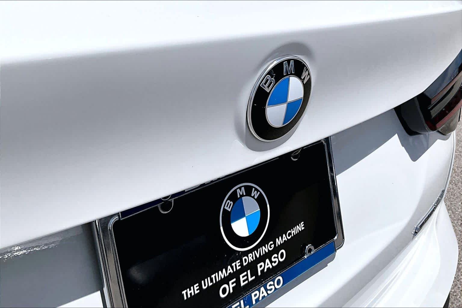 Used 2023 Alpine White BMW sDrive30i image 9