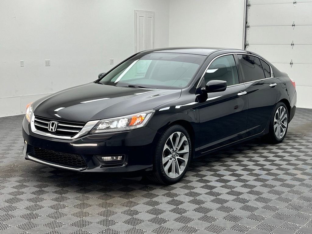 Used 2015 Alabaster Silver Metallic Honda Sport image 2