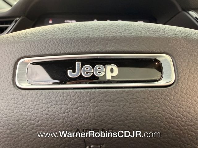 New 2026 Bright White Clear-Coat Exterior Paint Jeep Limited image 31