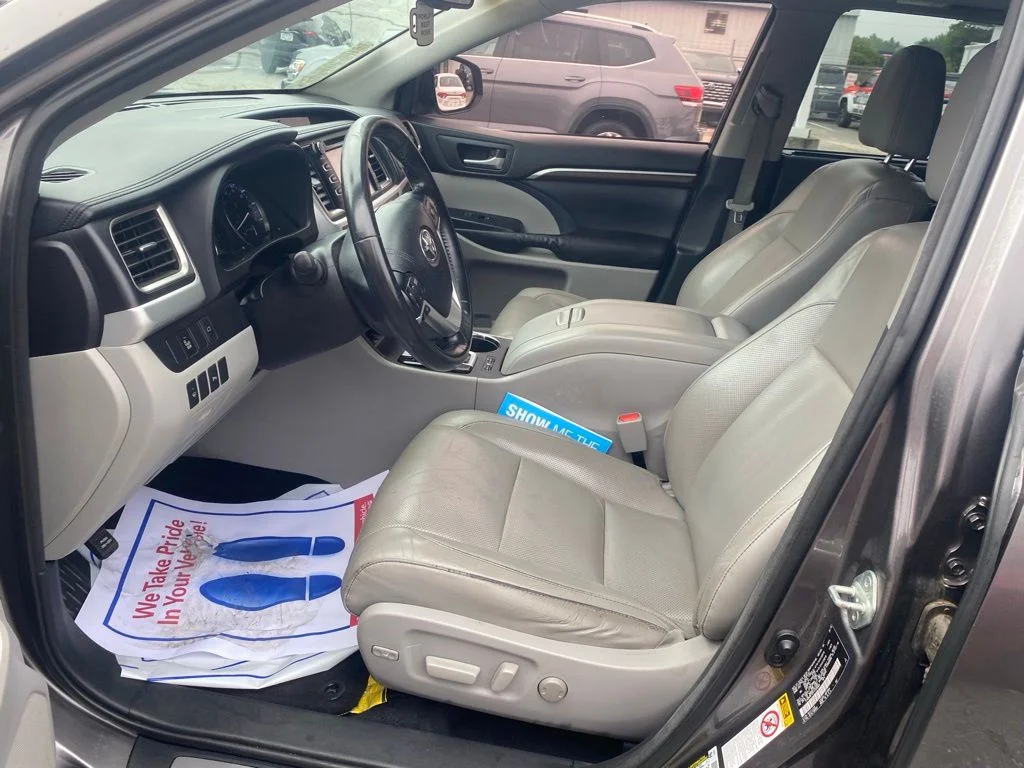 Used 2015 Gray Toyota Limited image 6