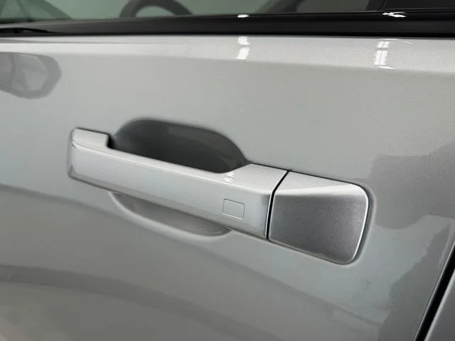 Used 2025 Shimmering Silver Pearl Hyundai Calligraphy image 44
