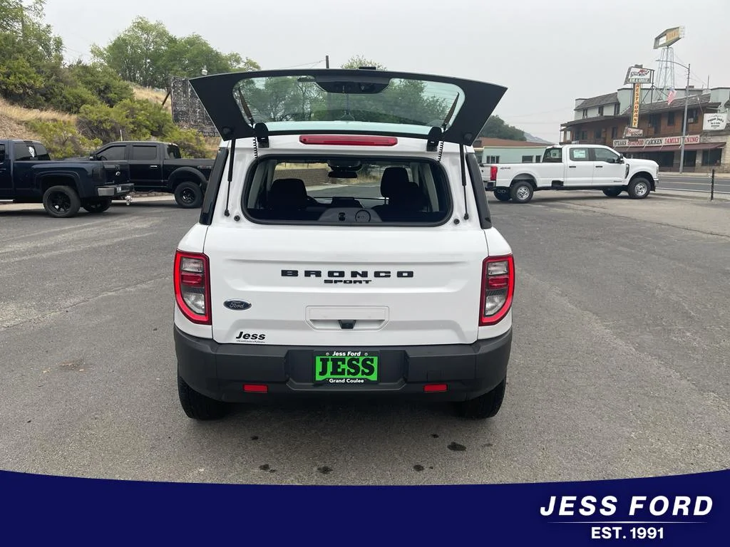 Used 2023 Oxford White Ford BASE image 9