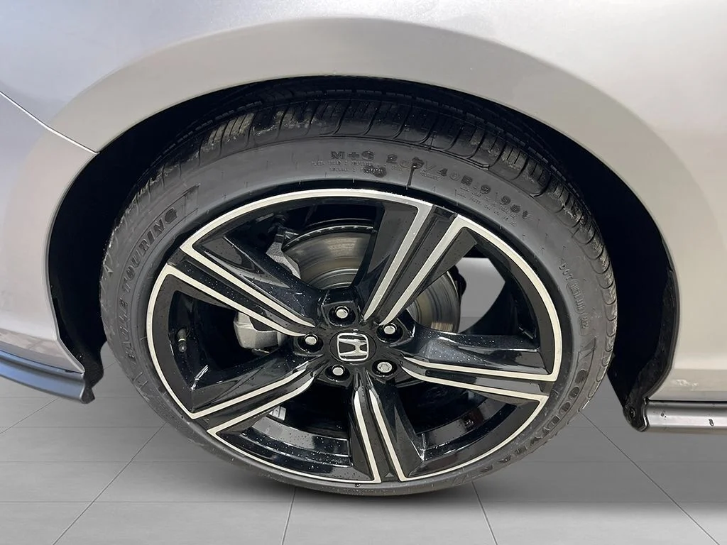 New 2026 Solar Silver Metallic Honda SE image 10