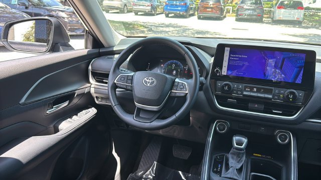 Used 2025 Midnight Black Metallic Toyota XLE image 13