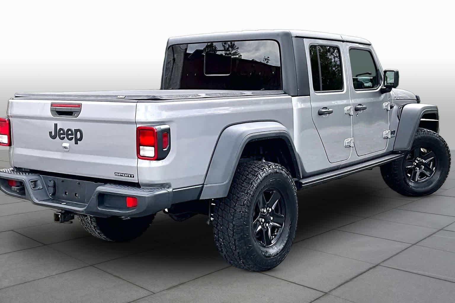 Used 2020 Billet Silver Metallic Clearcoat Jeep Sport S image 13