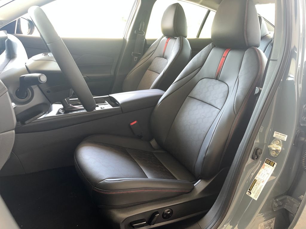 New 2026 Atlantic Gray Metallic / Super Black Two-tone Nissan SR image 9