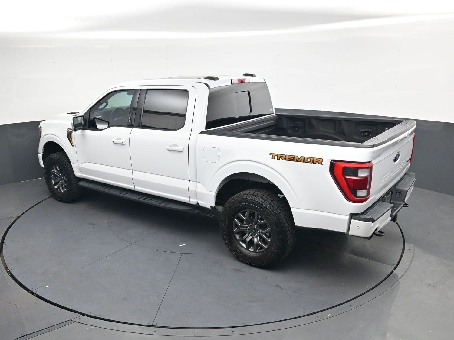 Used 2022 Oxford White Ford Tremor image 25