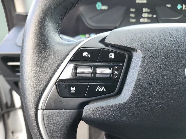 Used 2022 White Kia Wind image 33
