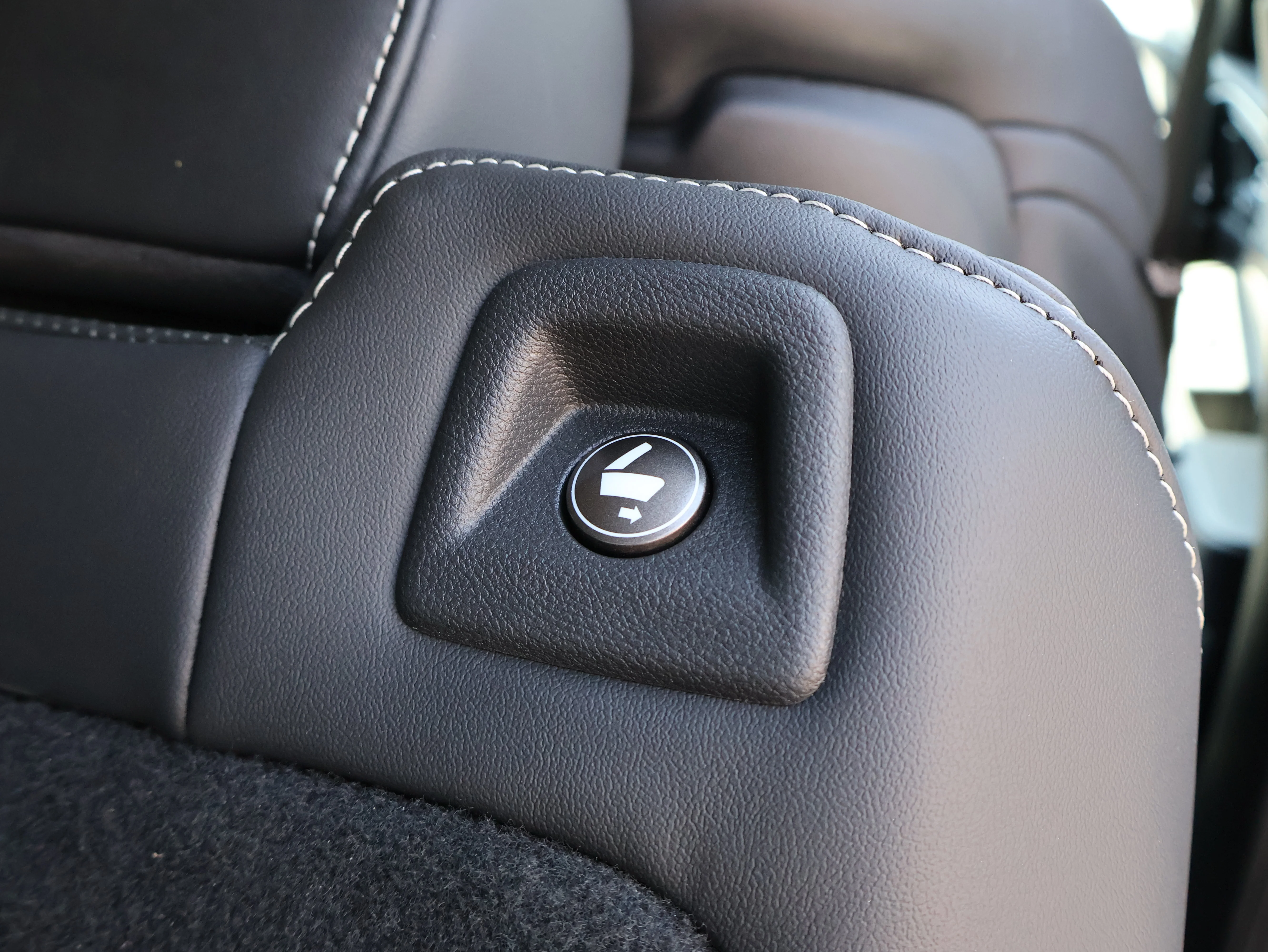 Used 2023 Liquid Carbon Metallic Acura w/Technology Package image 15