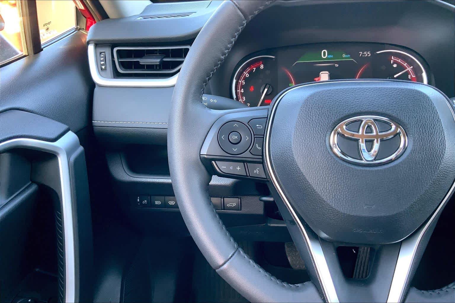 Used 2025 Ruby Flare Pearl Toyota XLE image 24