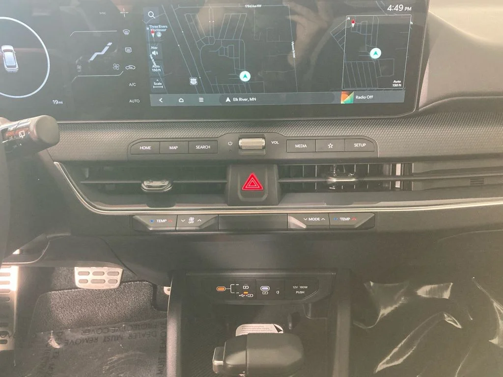 2026 Kia K4 GT-Line Turbo - Photo 2