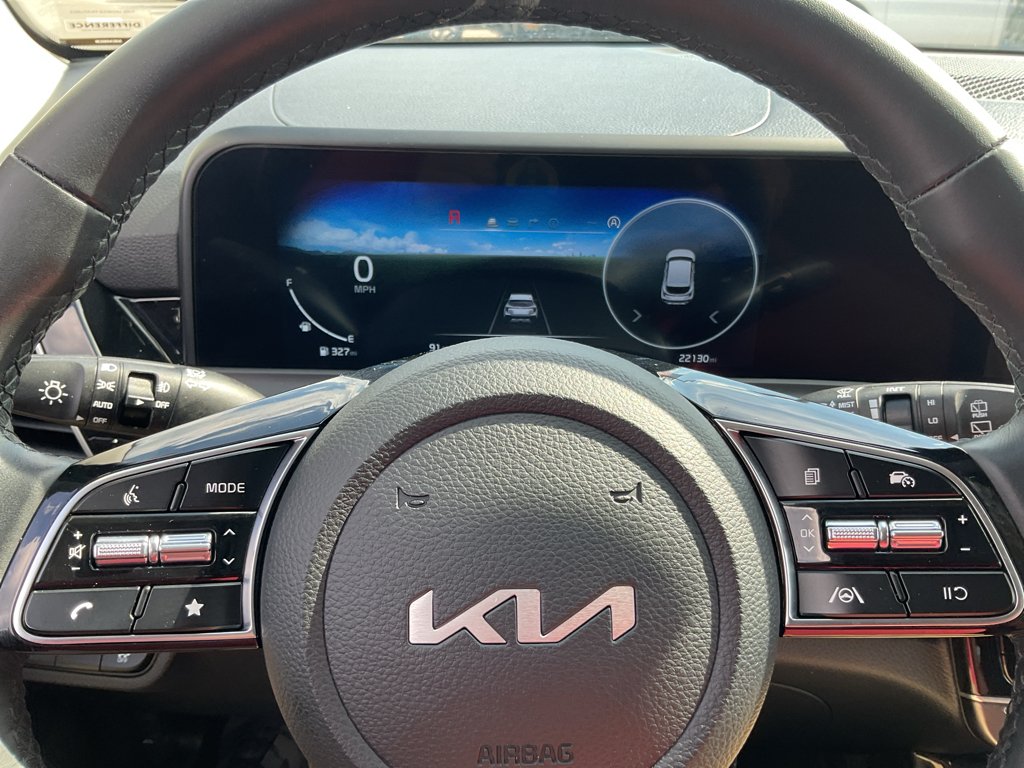 Used 2024 Pluton Blue/Black Roof Kia S image 31