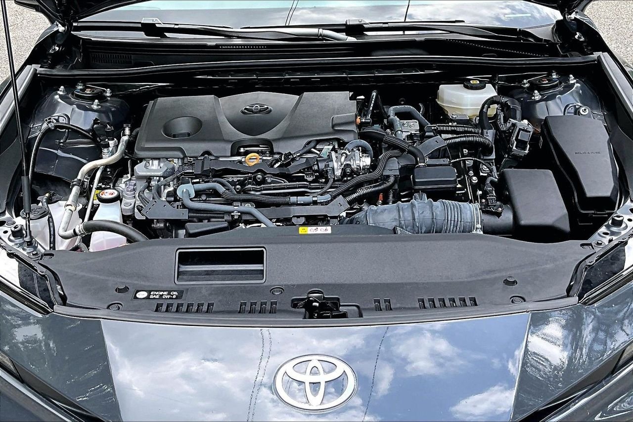 Used 2025  Toyota SE image 30