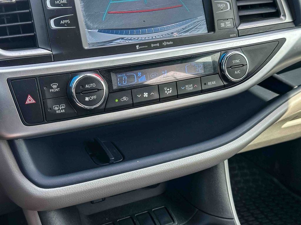 Used 2018 White Toyota XLE image 35