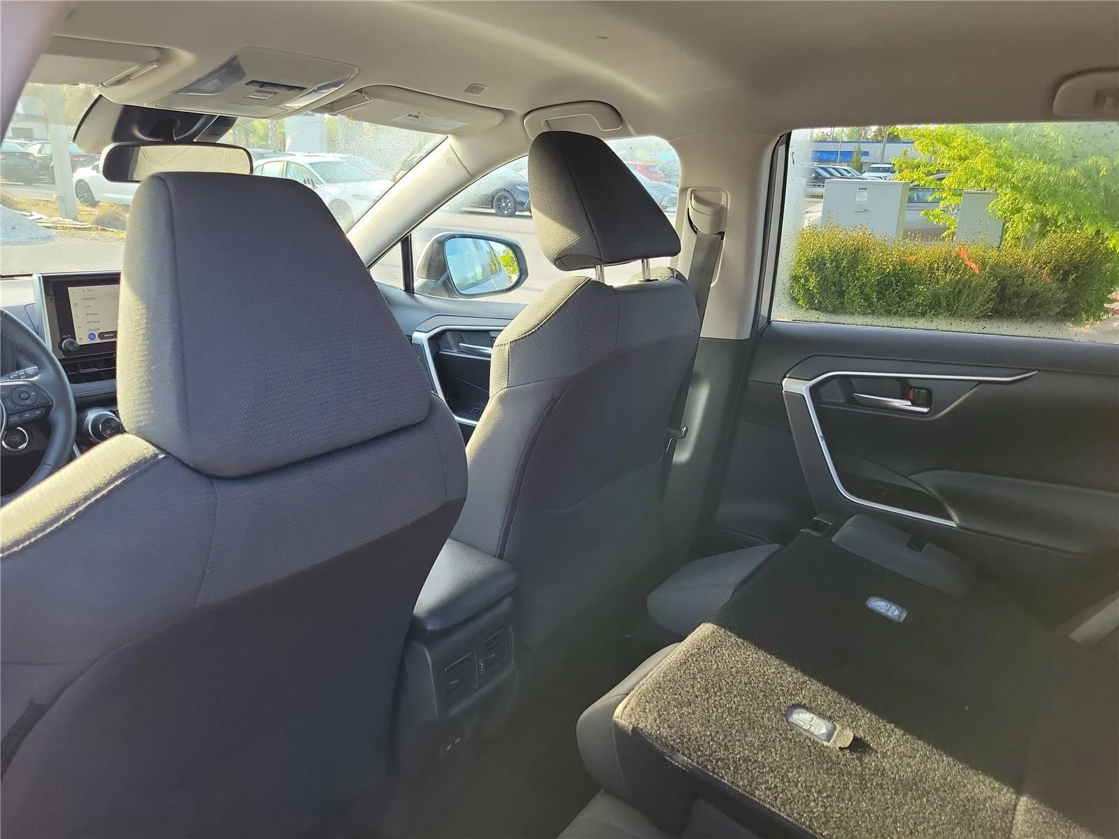 2025 Toyota RAV4 XLE - Photo 27