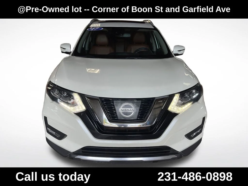 Used 2017  Nissan SL image 8