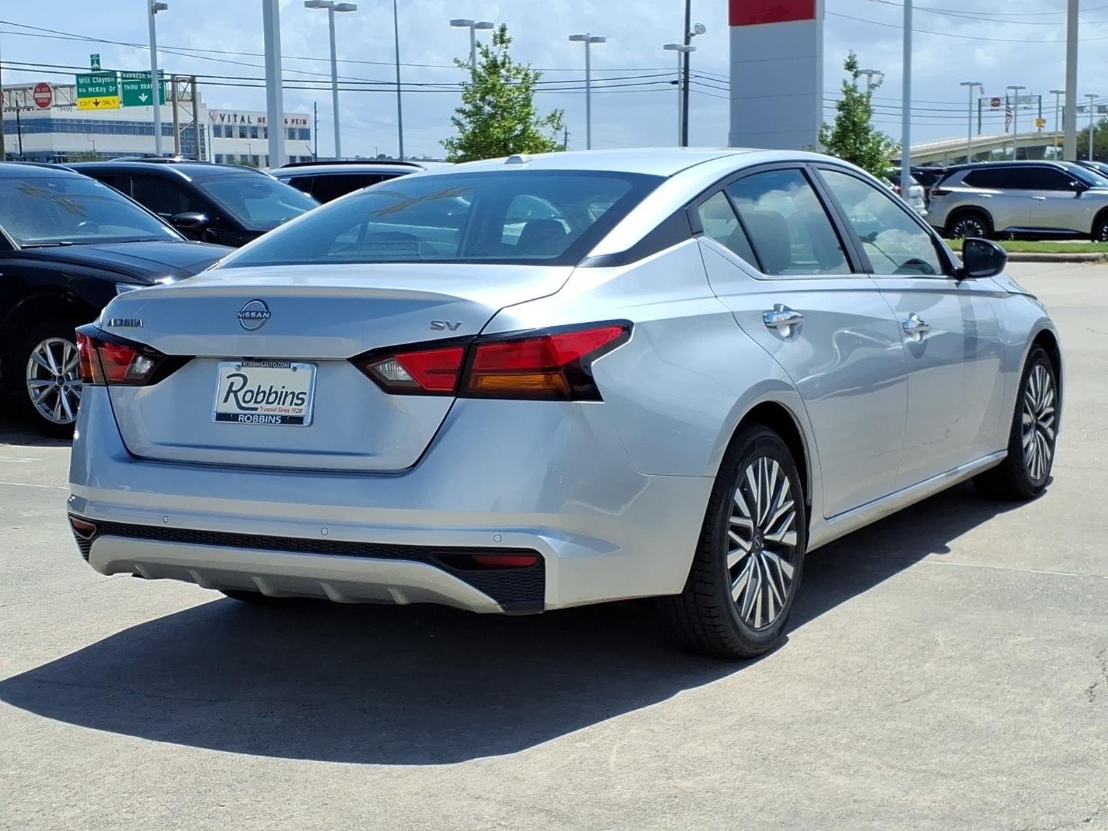 2024 Nissan Altima 2.5 SV Silver at Robbins Nissan