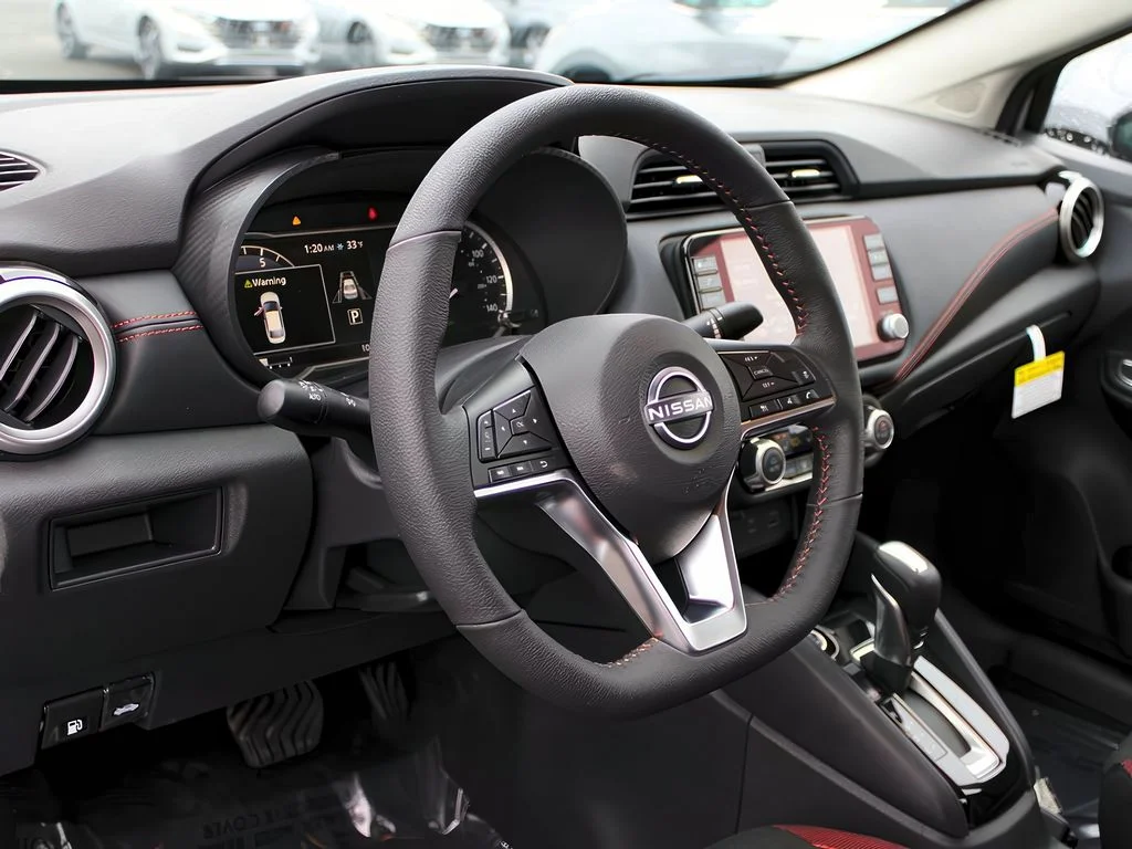 2025 Nissan Versa Sedan SR - Photo 13