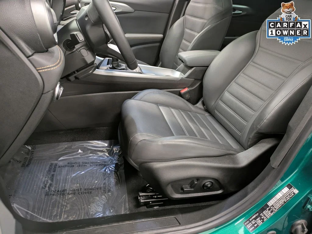 Used 2025  Alfa Romeo  image 11
