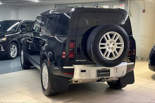Used 2025 Black Land Rover S image 16