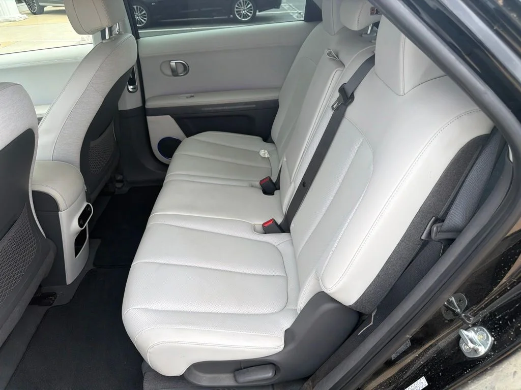 Used 2022 Black Hyundai SEL image 8