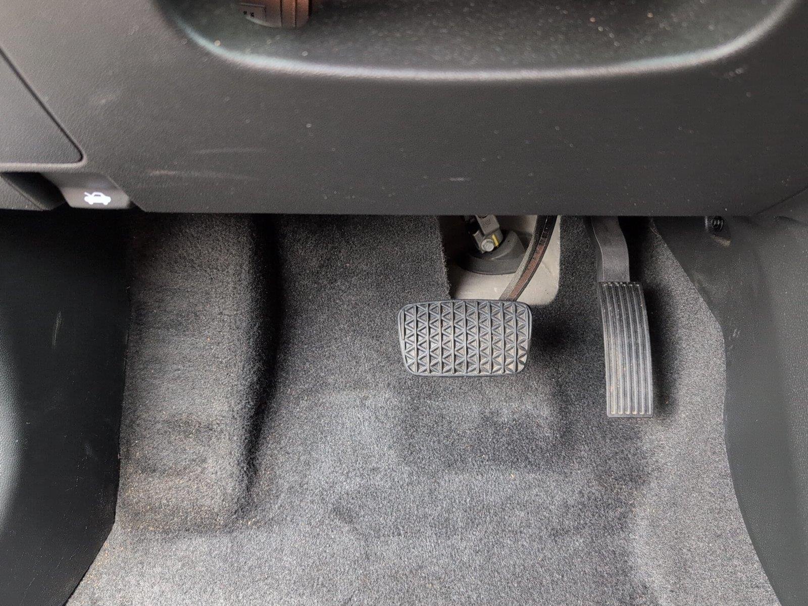 Used 2025 Sterling Gray Metallic Chevrolet LT image 29
