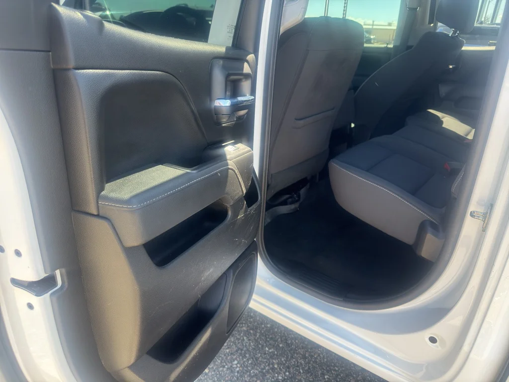 Used 2018 SUMMIT WHITE Chevrolet LT image 12