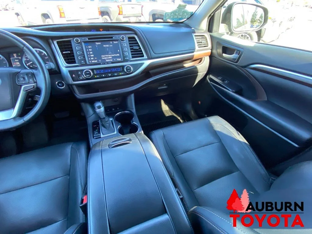 Used 2016 Midnight Black Metallic Toyota Limited image 32