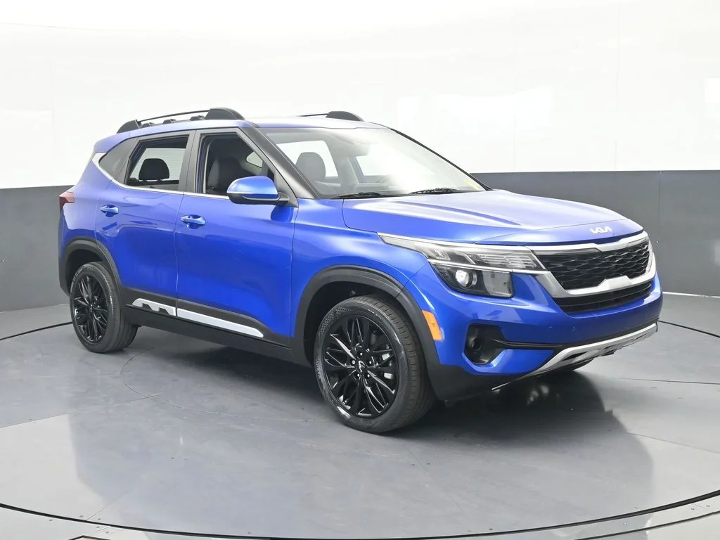 Used 2022 Neptune Blue Kia Nightfall image 7