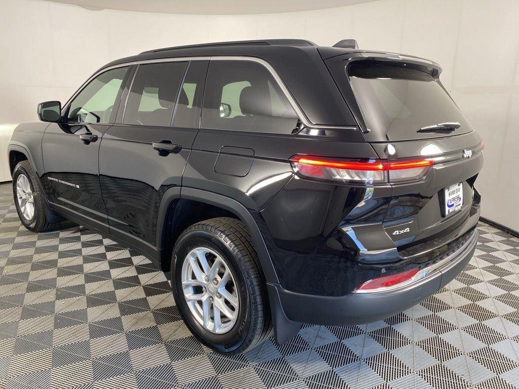 Used 2025 Diamond Black Crystal Pearlcoa Jeep Laredo X image 6