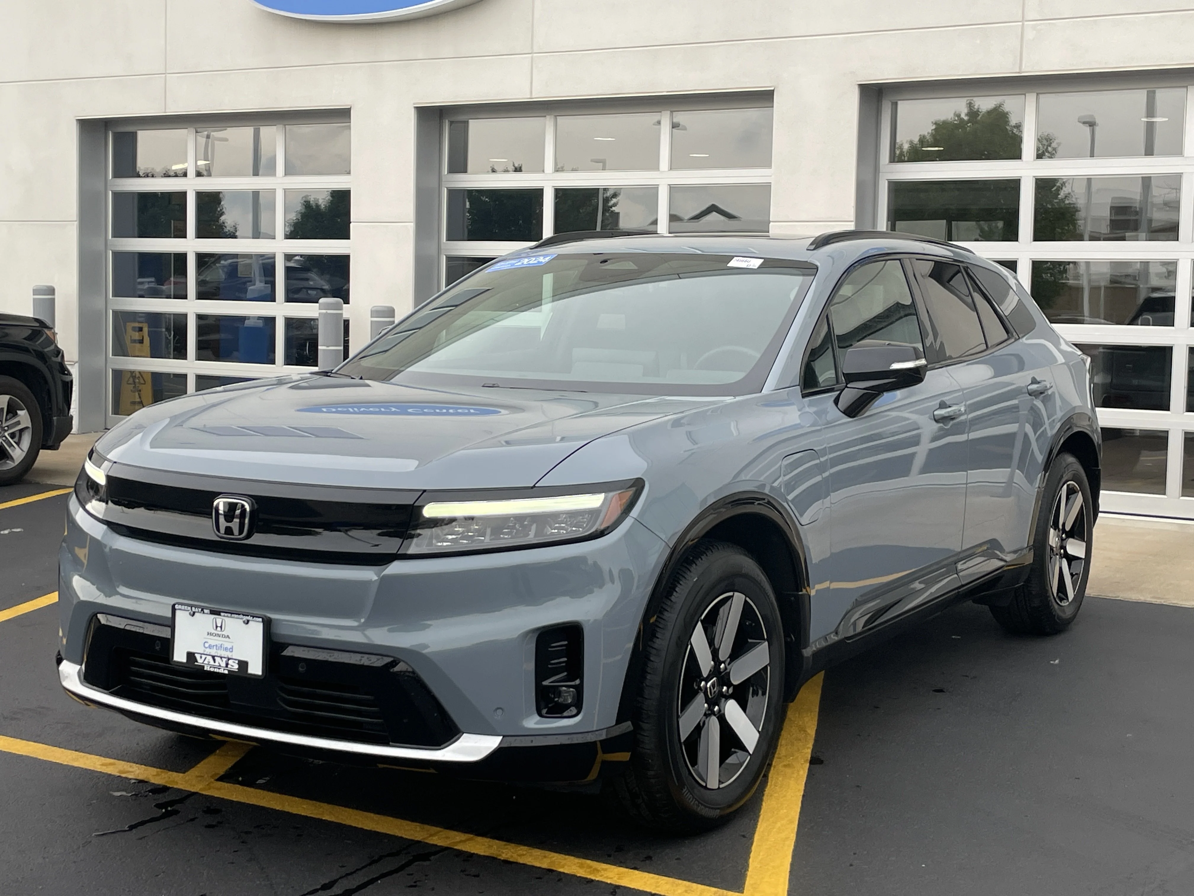 Certified Used 2024 Gray Pearl Honda Touring image 3