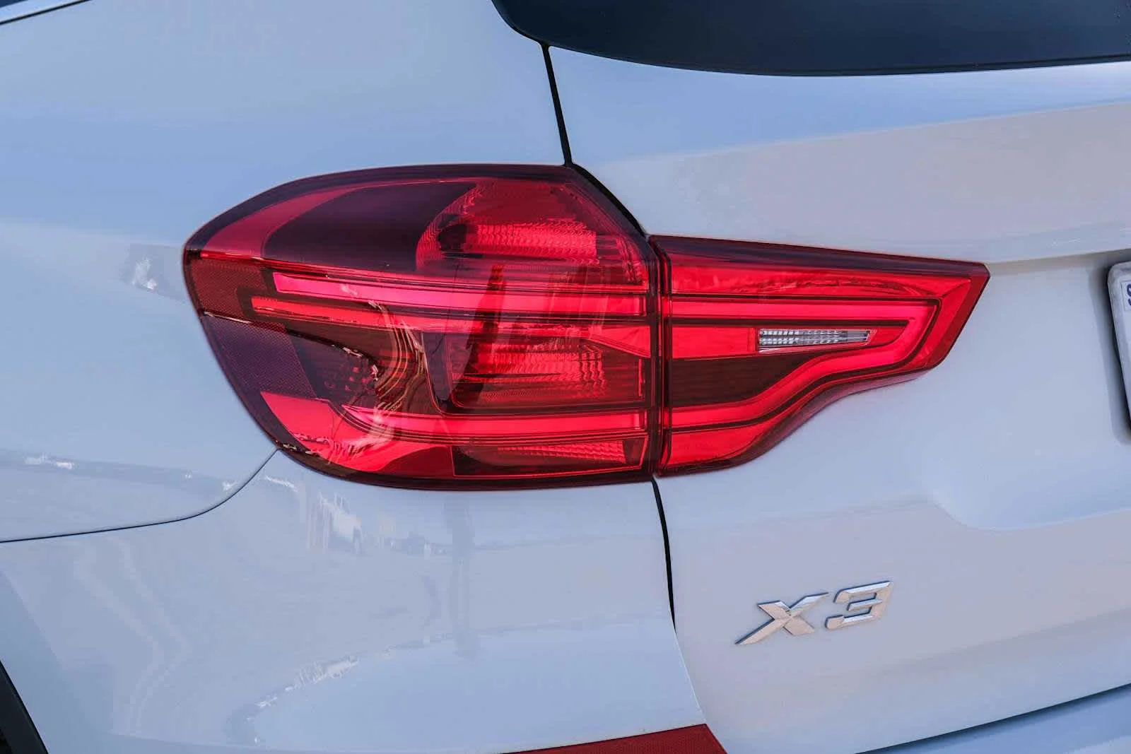 Used 2019 Alpine White BMW sDrive30i image 5