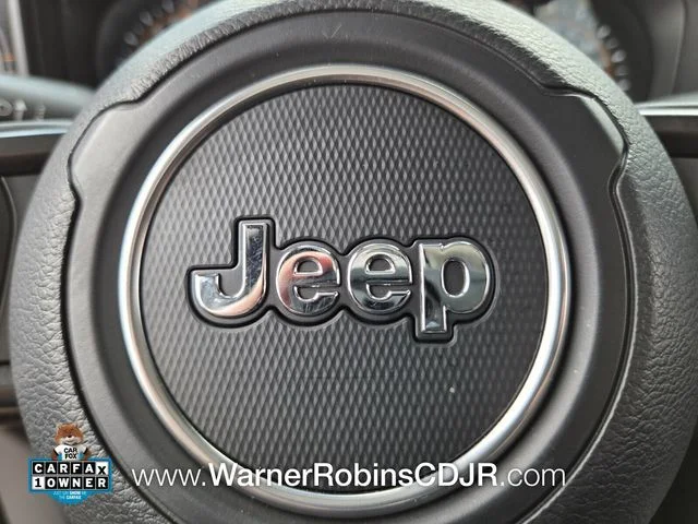 Used 2025 White Jeep Mojave image 30