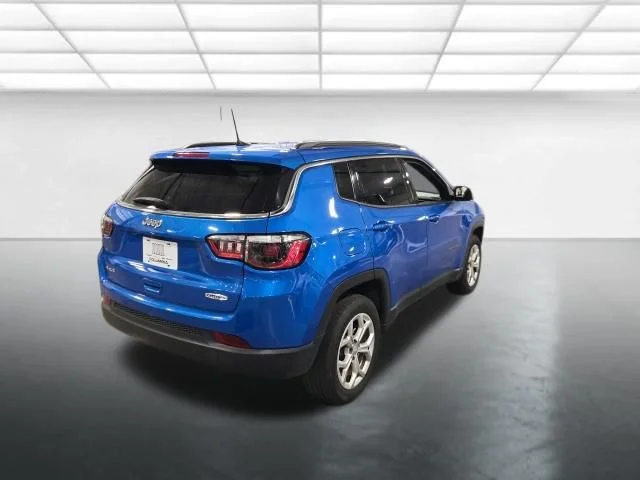Used 2024 Blue Jeep Latitude image 4