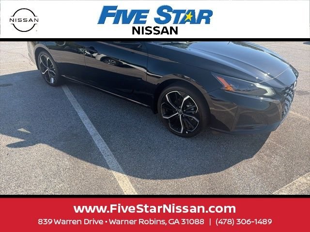 Used 2025 Black Nissan 2.5 SR image 9