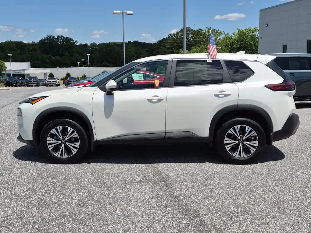 Used 2023 Pearl White Tricoat Nissan SV image 5