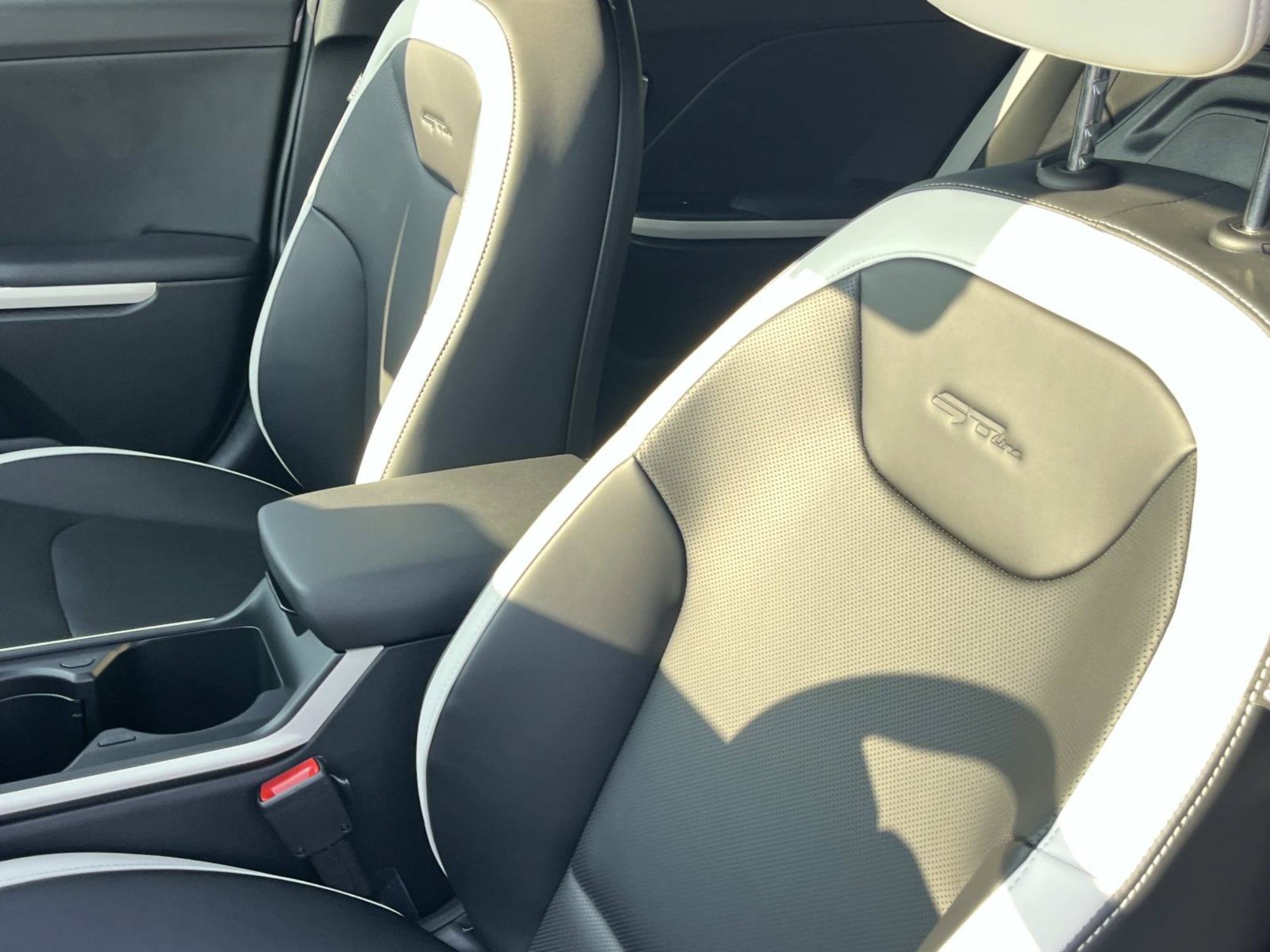 New 2026 Snow White Pearl Kia GT-Line image 23