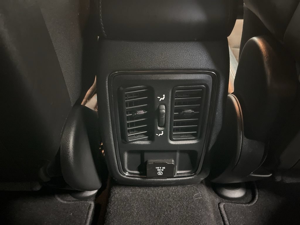 2019 Jeep Grand Cherokee Altitude - Photo 23