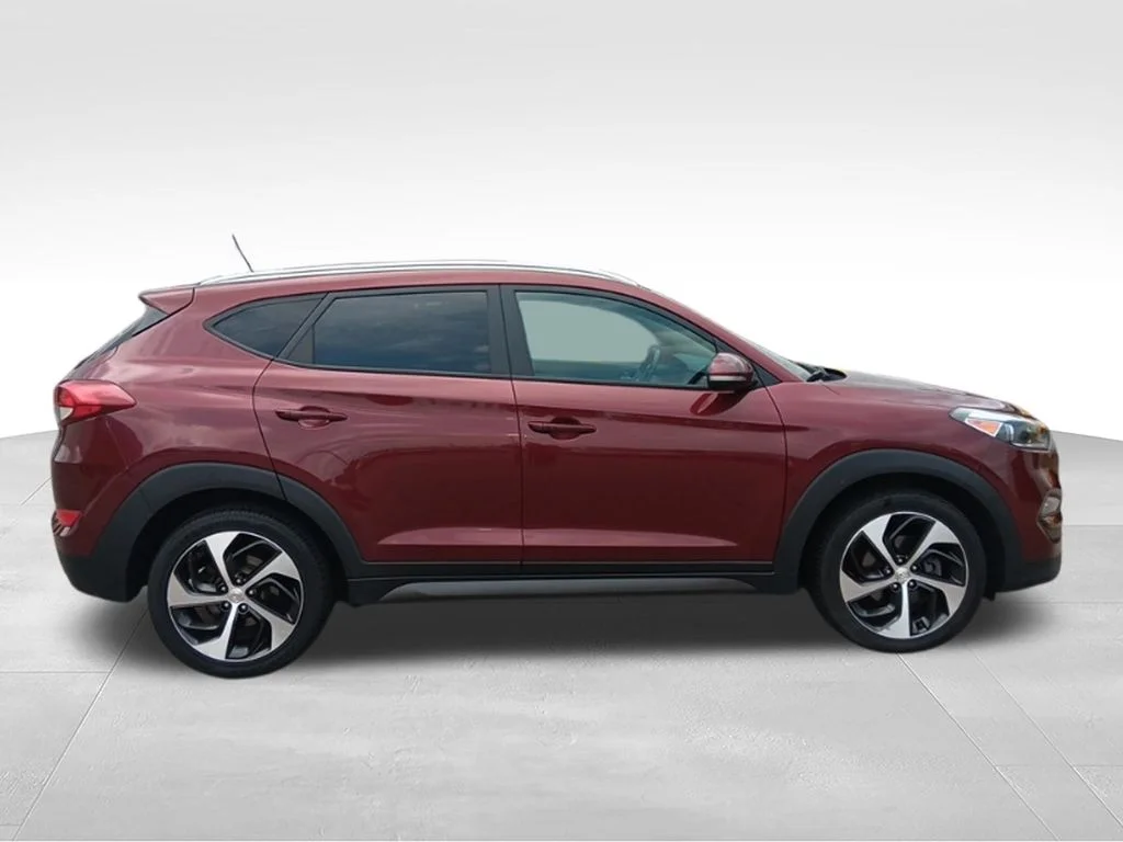Used 2016 Ruby Wine Hyundai Sport image 8