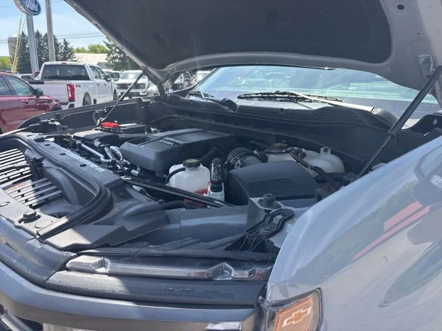 Used 2024 Gray Chevrolet ZR2 image 32