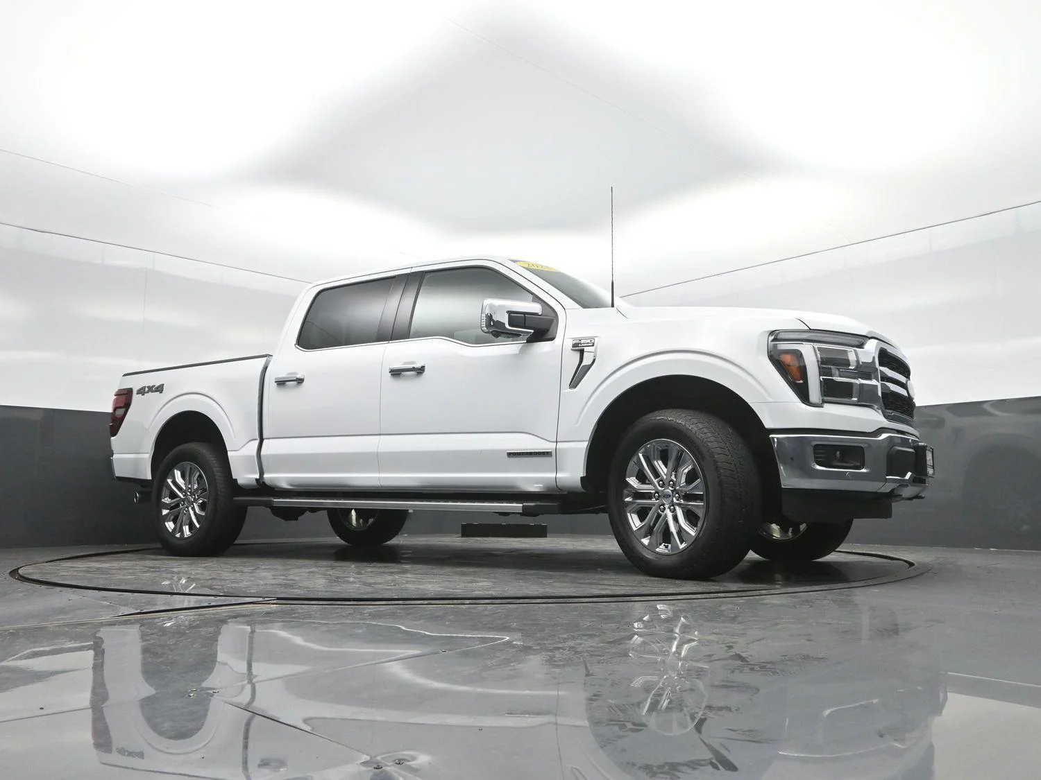 Used 2025 Oxford White Ford LARIAT image 39
