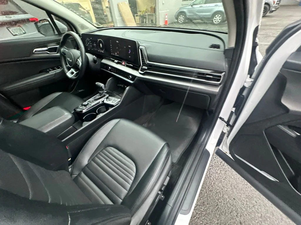 Used 2025 White Kia SX-Prestige image 33