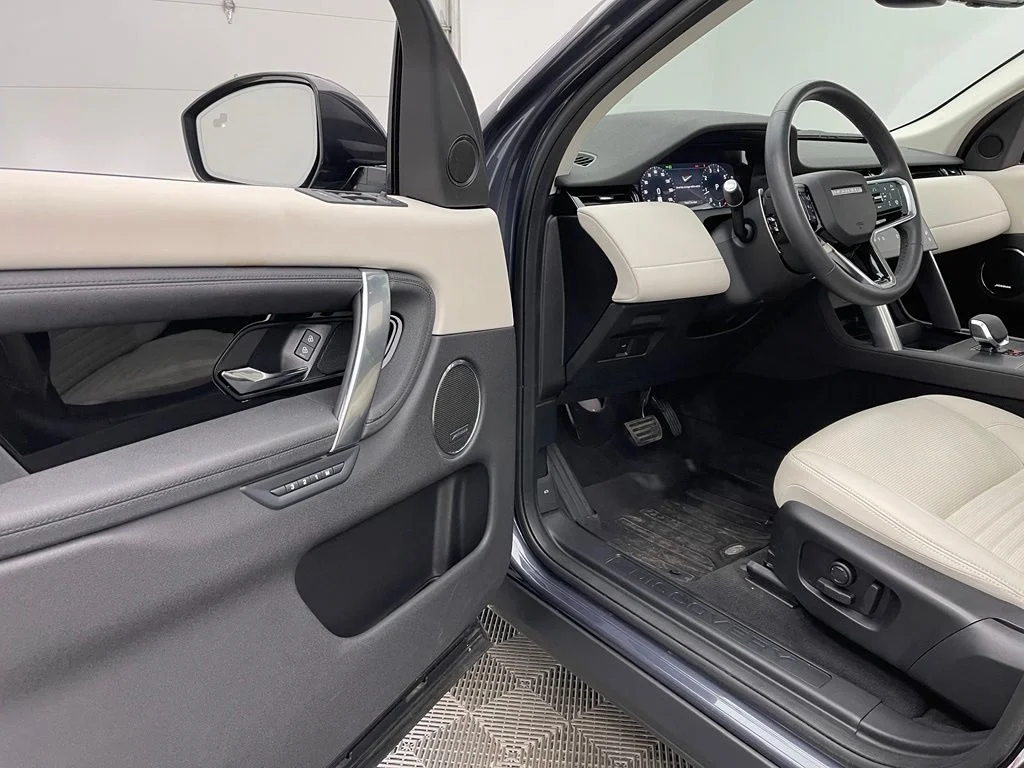 Used 2025 Varesine Blue Metallic Land Rover S image 17