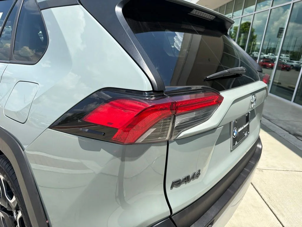 Used 2020  Toyota Adventure image 15