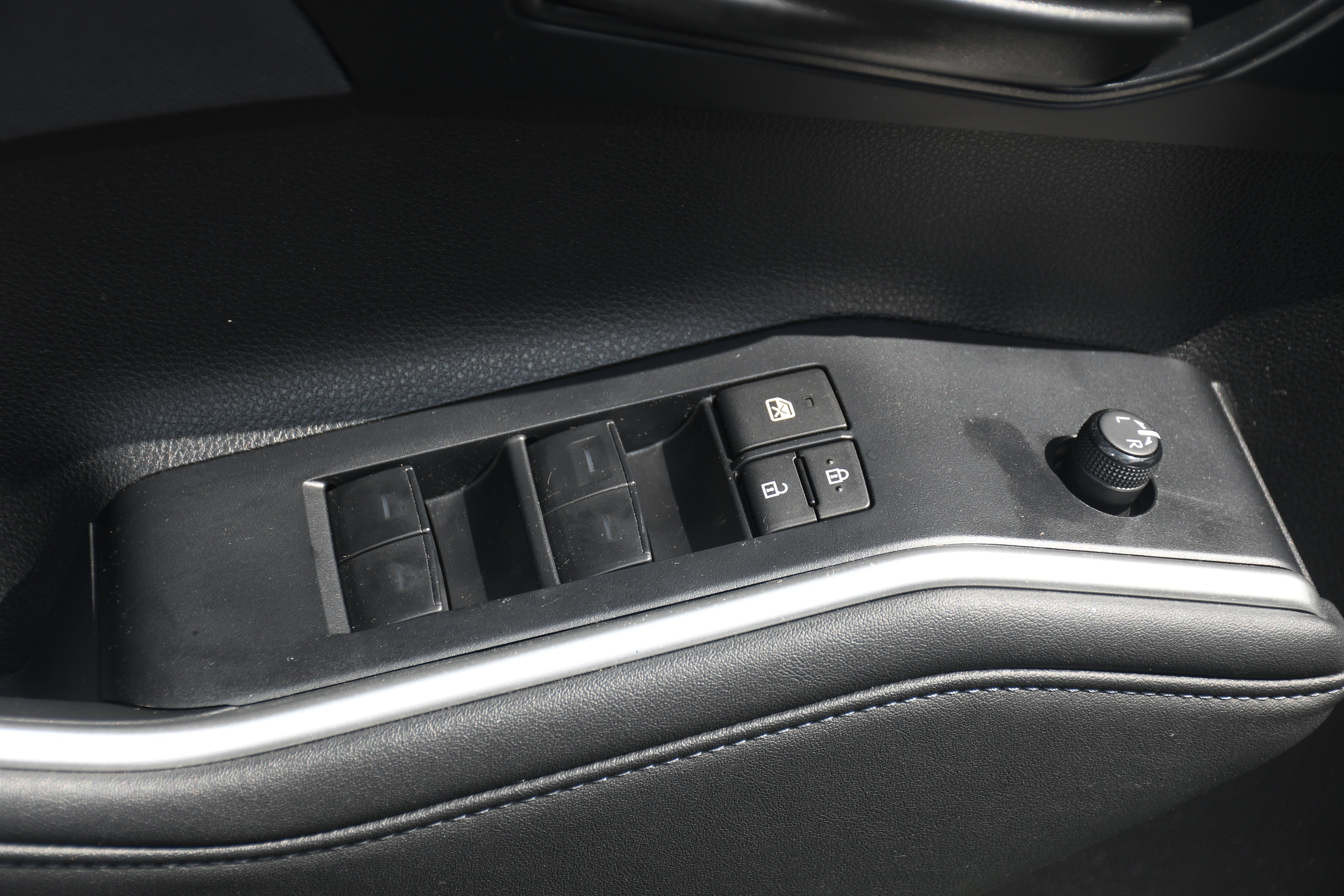 Used 2023 Silver Toyota LE image 9
