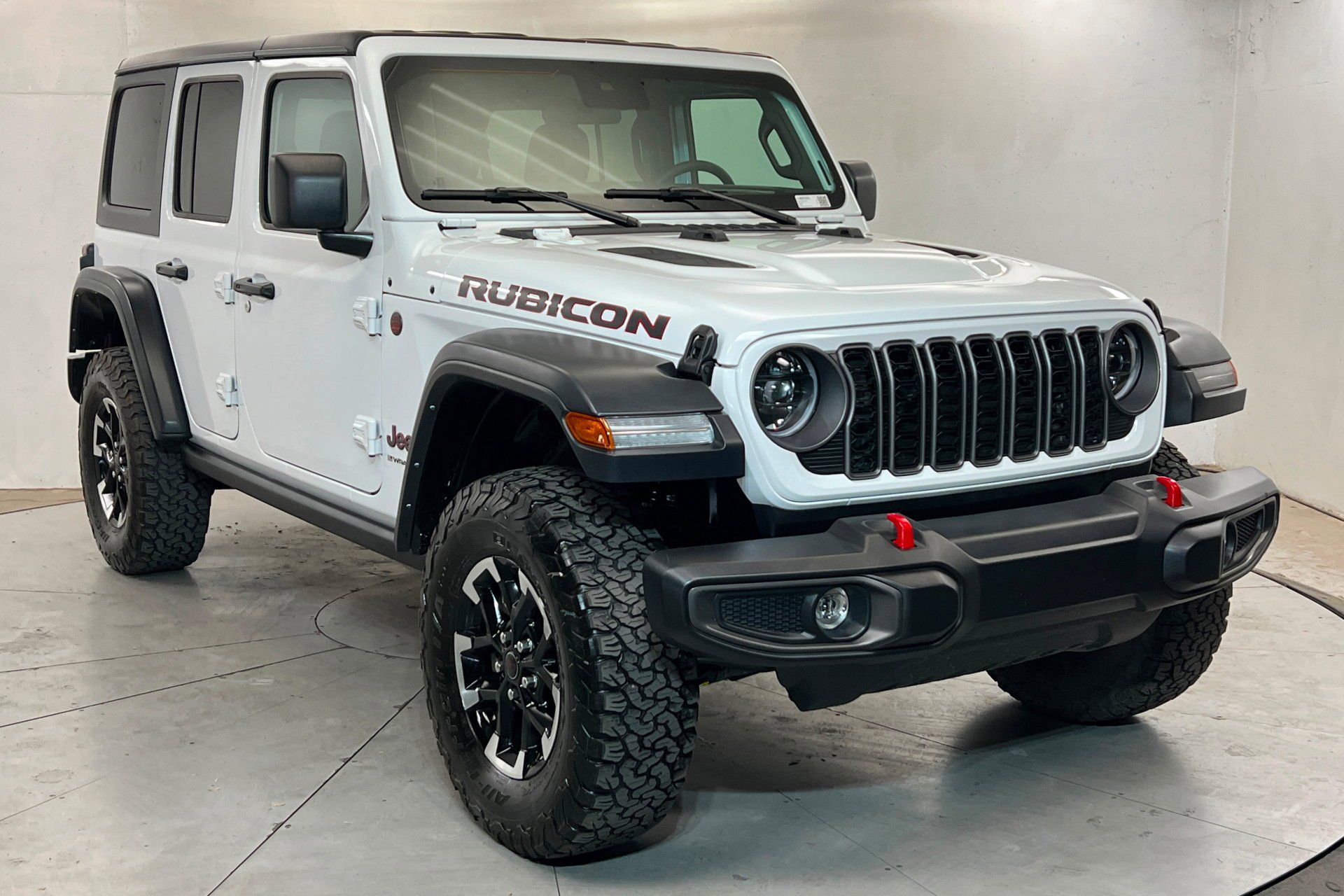 Used 2025 Bright White Clearcoat Jeep Rubicon image 8