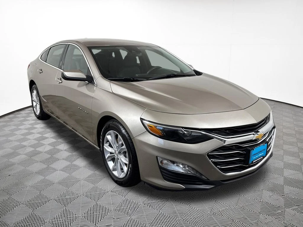Used 2025 Gray Chevrolet LT image 4