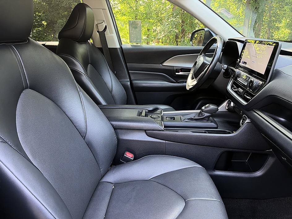 Used 2024 Storm Cloud Toyota XLE image 19