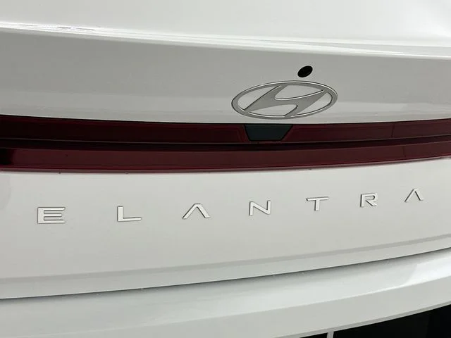 New 2026 White Hyundai SE image 23